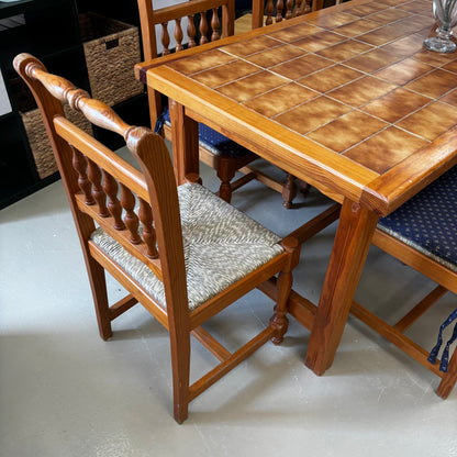 Table & Chairs
