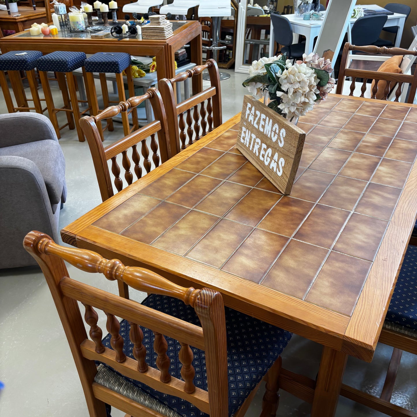 Table & Chairs