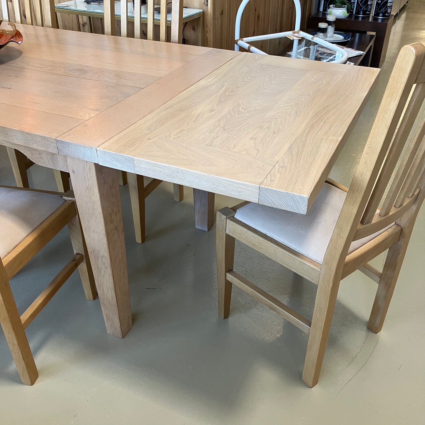 Table & Chairs