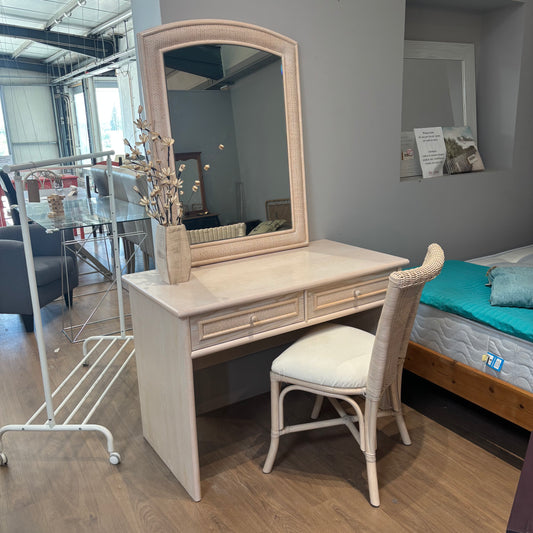Dresser Set