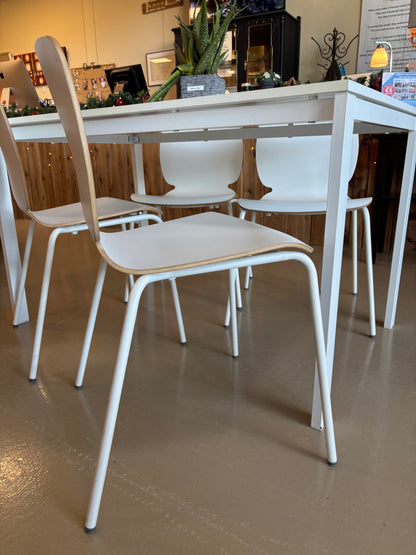 Table & Chairs