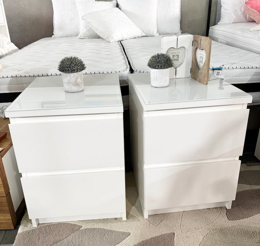 Par de mesas de cabeceira