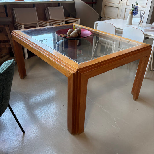 Mesa e cadeiras