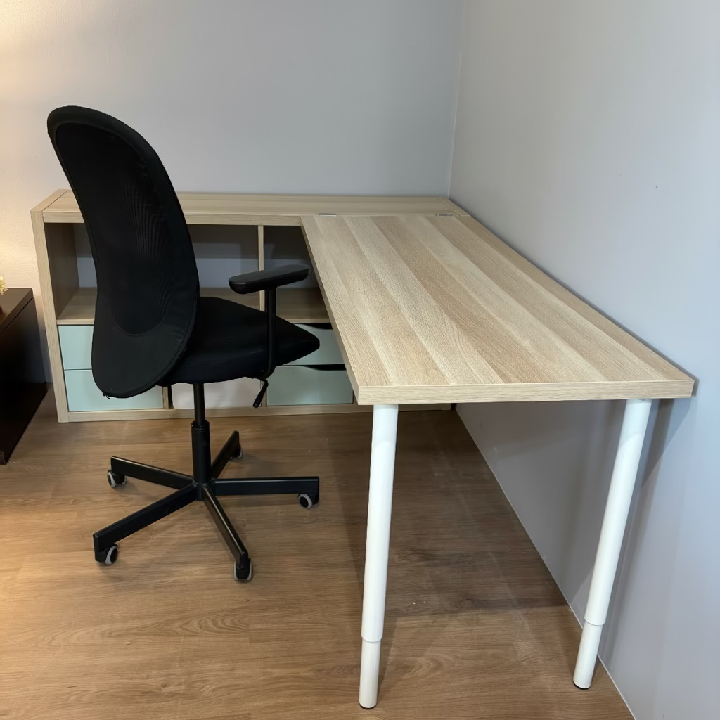 Desk & Chair