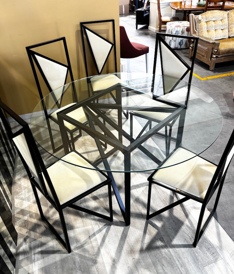 Table & Chairs
