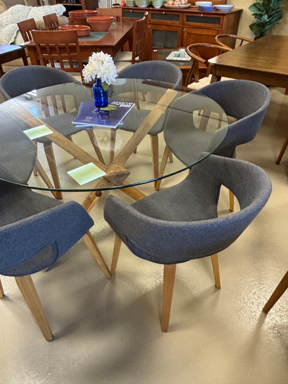 Table & Chairs