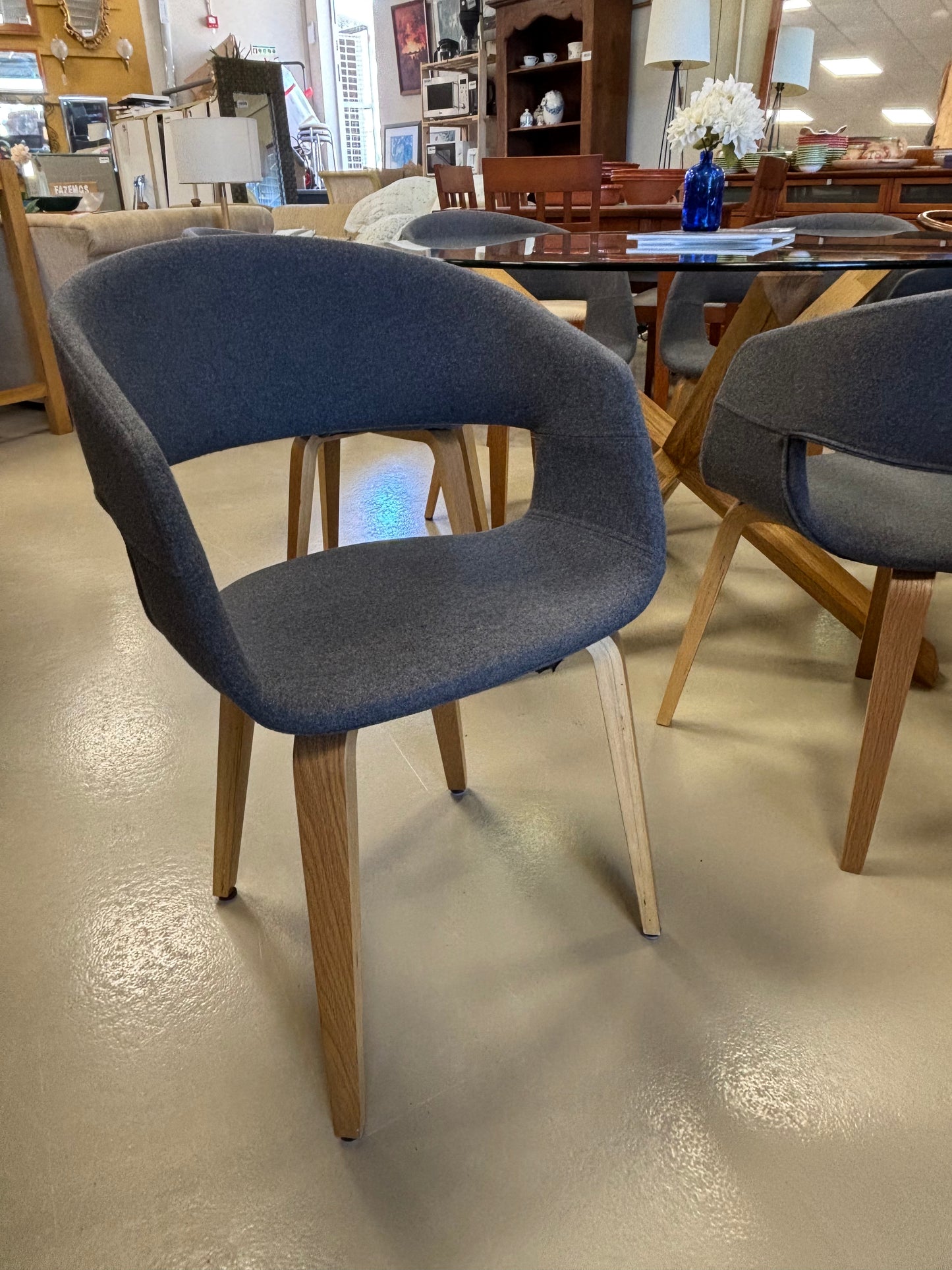 Table & Chairs