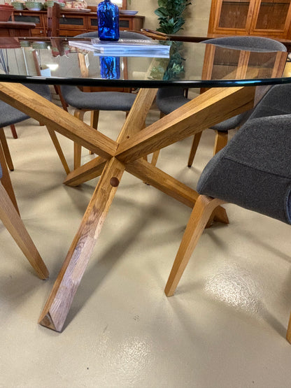 Table & Chairs