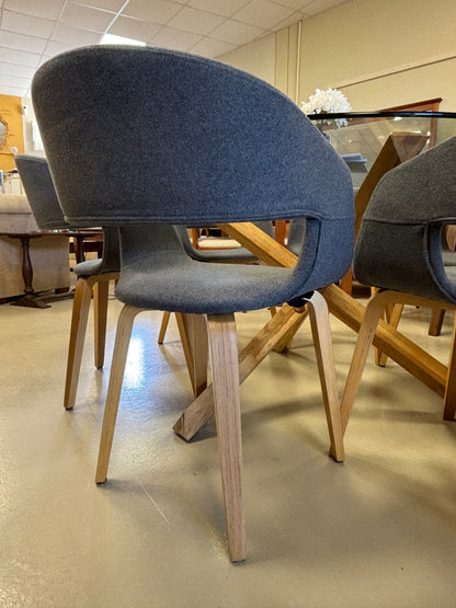 Table & Chairs