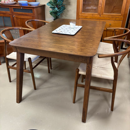 Table & Chairs