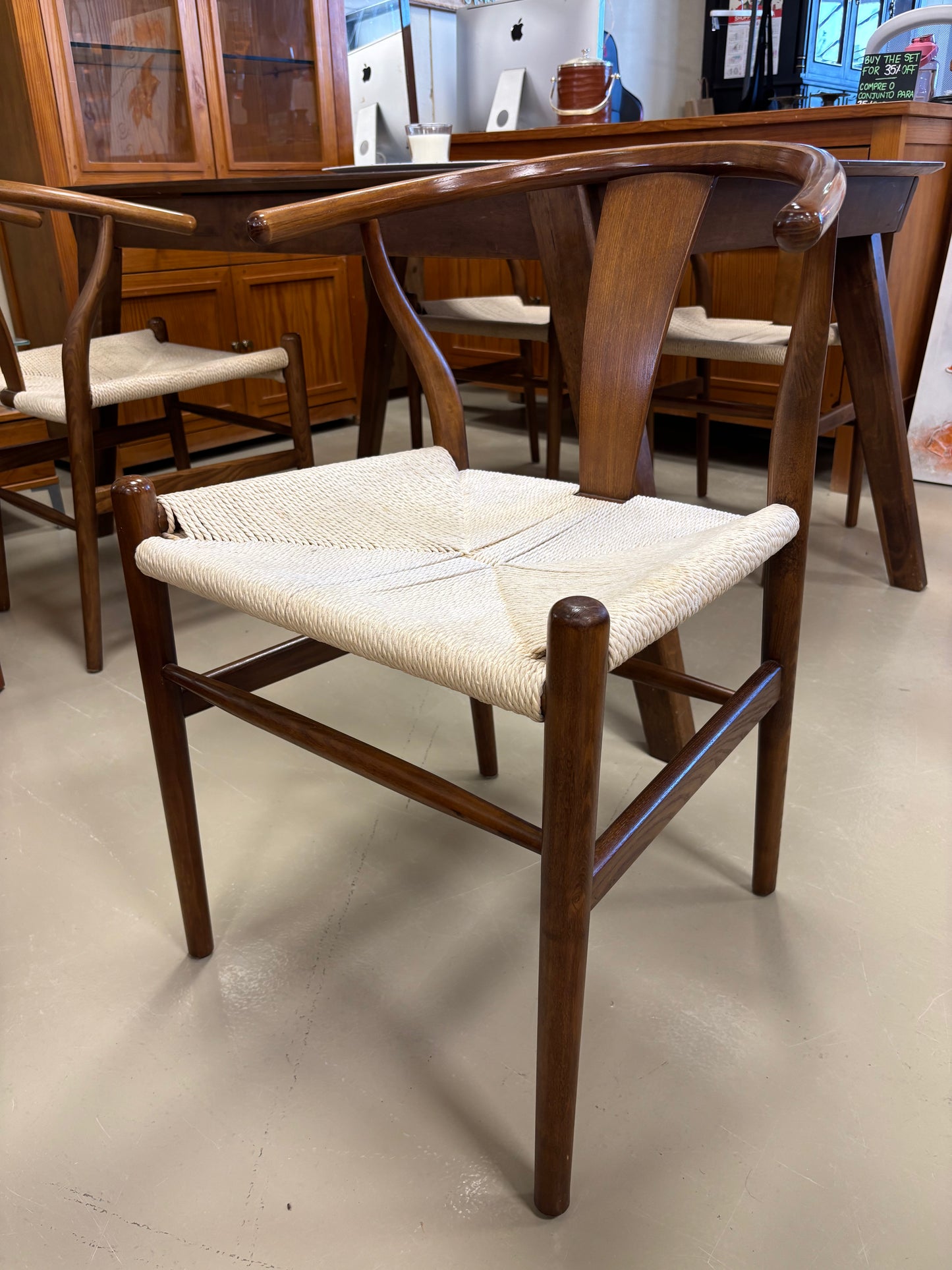Table & Chairs