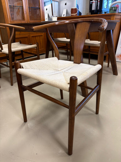 Table & Chairs