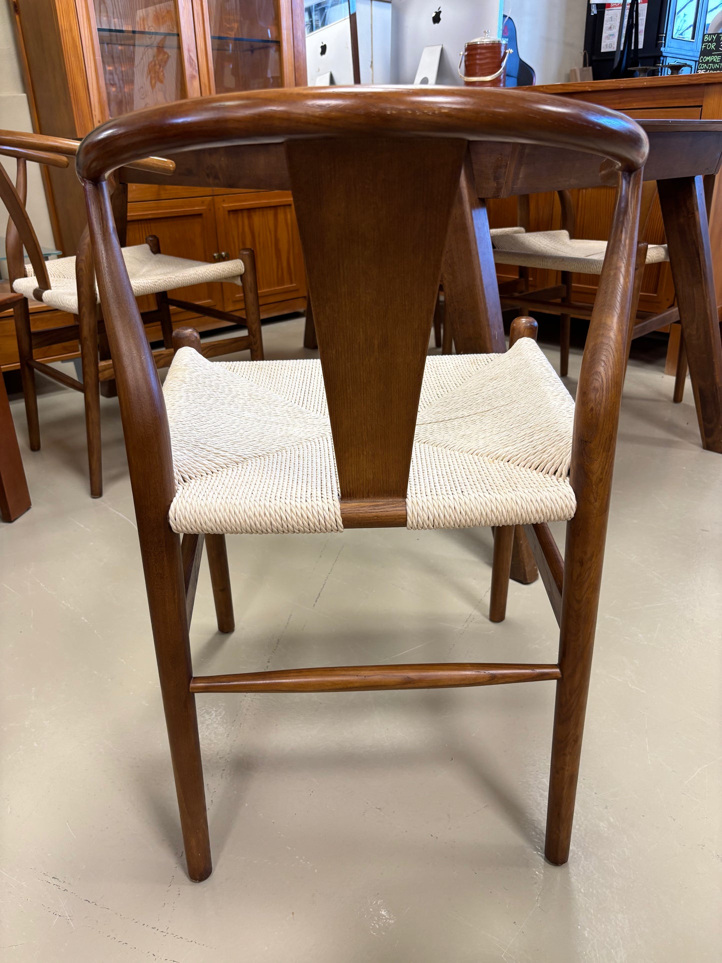 Table & Chairs