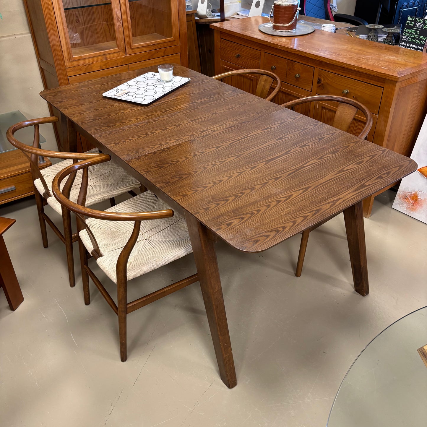 Table & Chairs