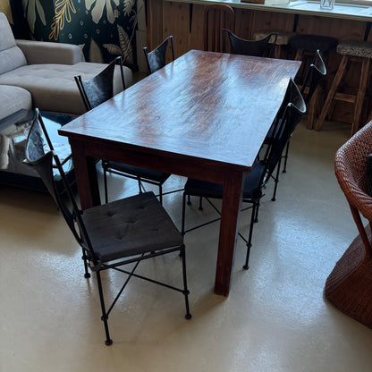 Table & Chairs