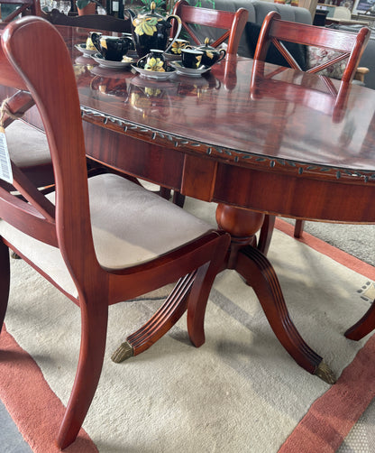 Mesa de jantar e cadeiras 