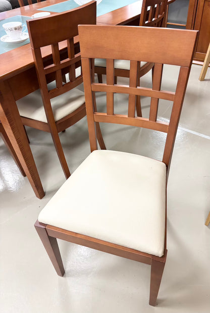 Table & Chairs