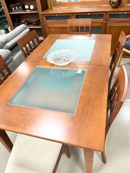 Table & Chairs