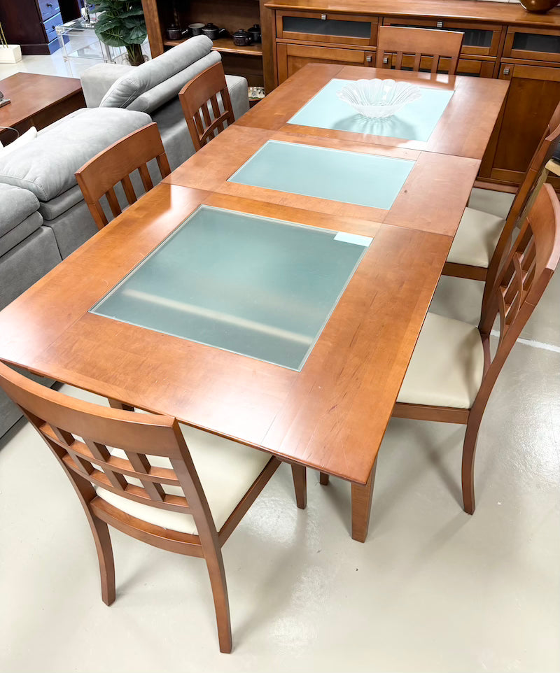Table & Chairs