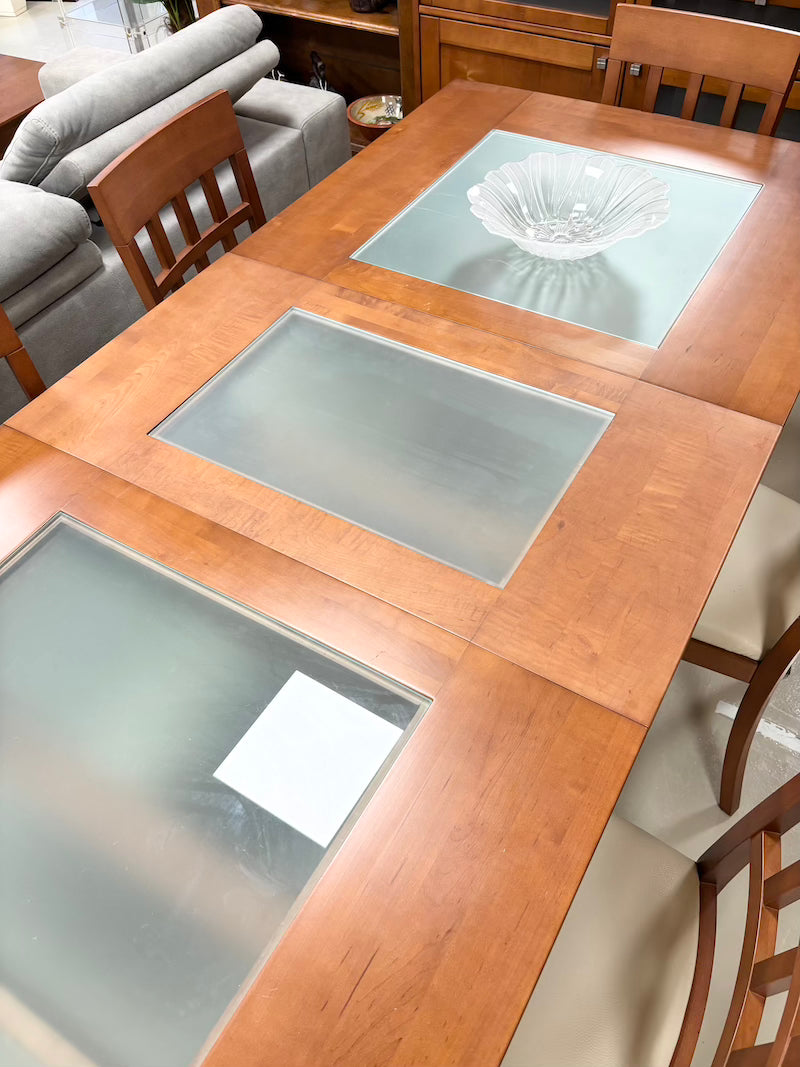 Table & Chairs