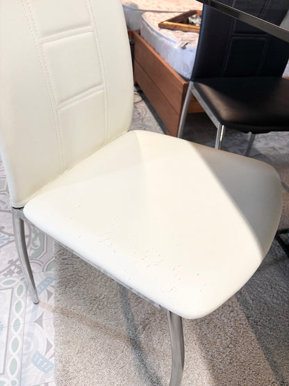 Mesa e cadeiras