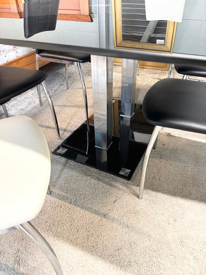 Mesa e cadeiras