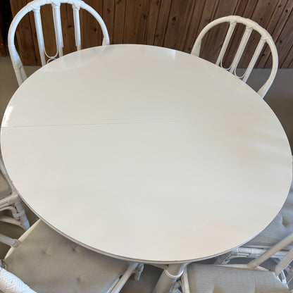 Mesa e cadeiras