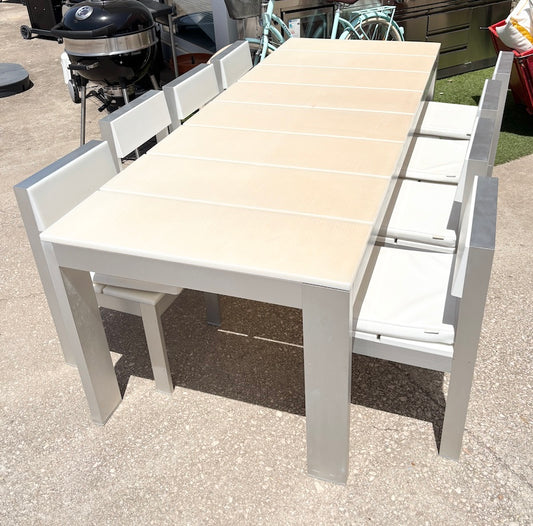 Table & Chairs