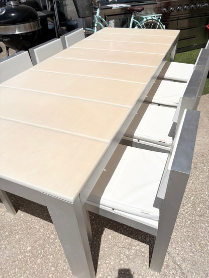 Table & Chairs