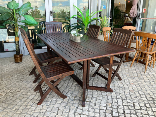 Outdoor table and chairs