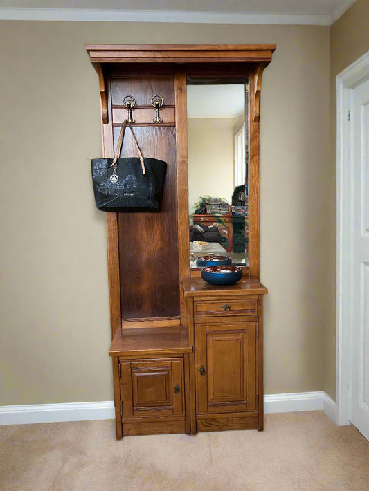 Cabinet With Mirrow In The Algarve