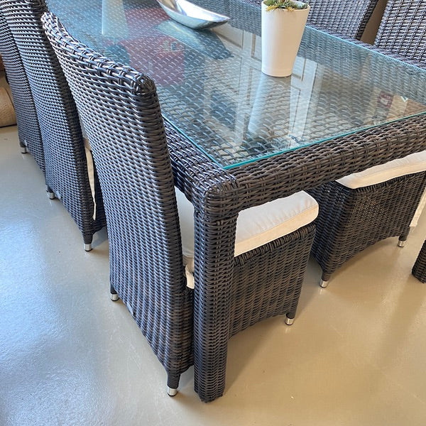 Mesa de jantar e cadeiras