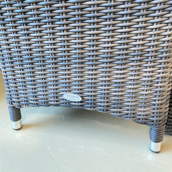 Mesa de jantar e cadeiras