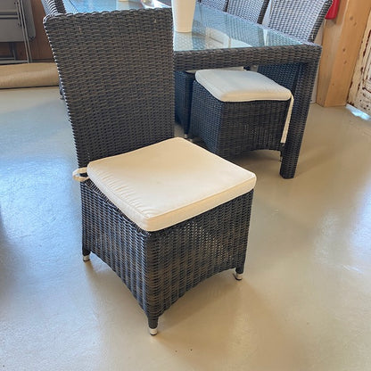 Mesa de jantar e cadeiras