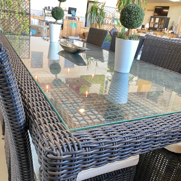 Mesa de jantar e cadeiras