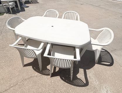 Table & Chairs