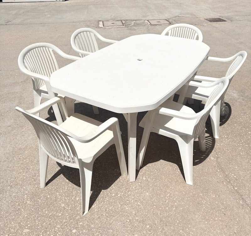 Table & Chairs