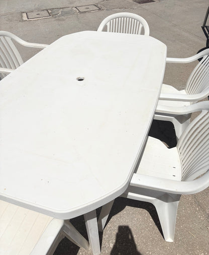 Table & Chairs