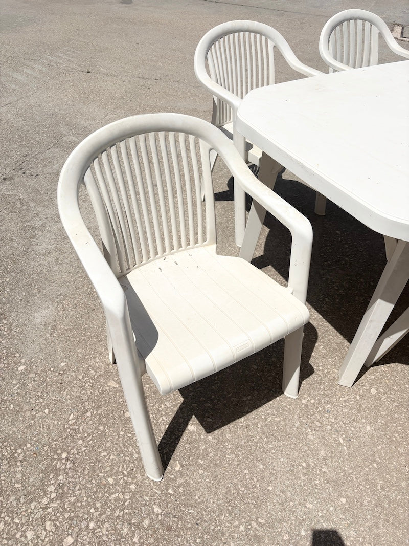 Table & Chairs