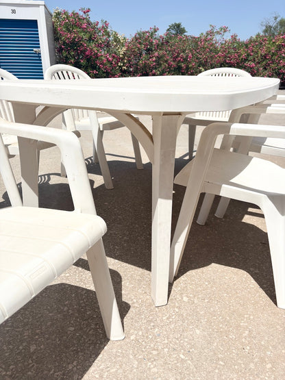 Table & Chairs