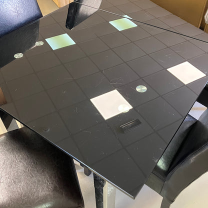 Mesa e cadeiras