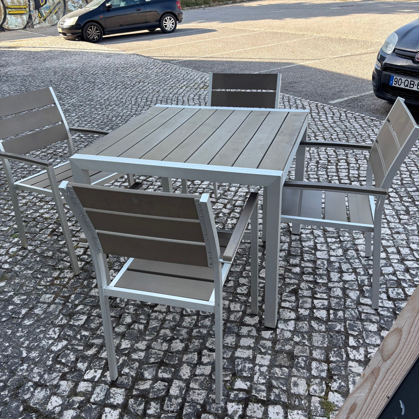 Table & Chairs