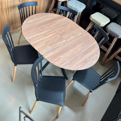 Table & Chairs