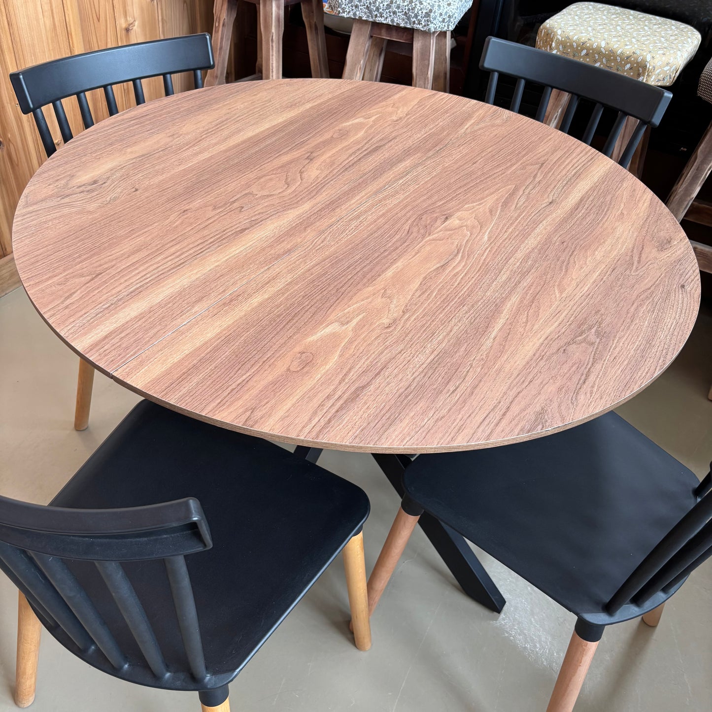 Table & Chairs