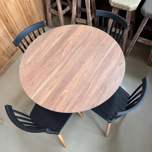 Table & Chairs