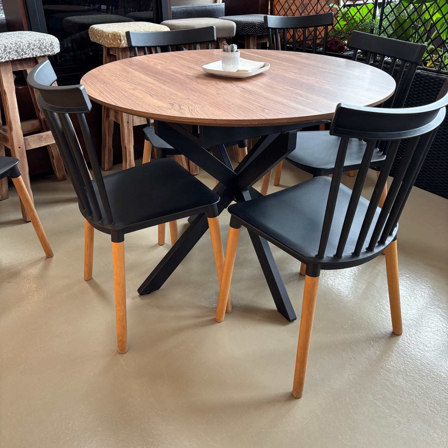 Table & Chairs