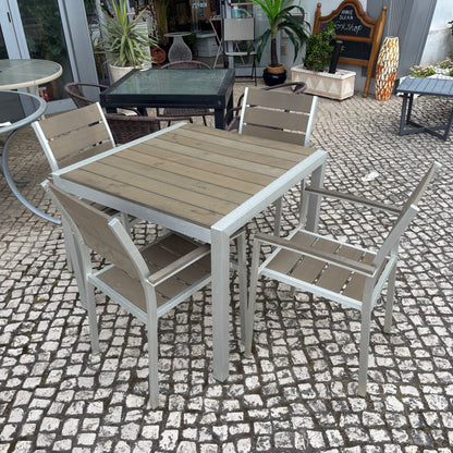 Table & Chairs