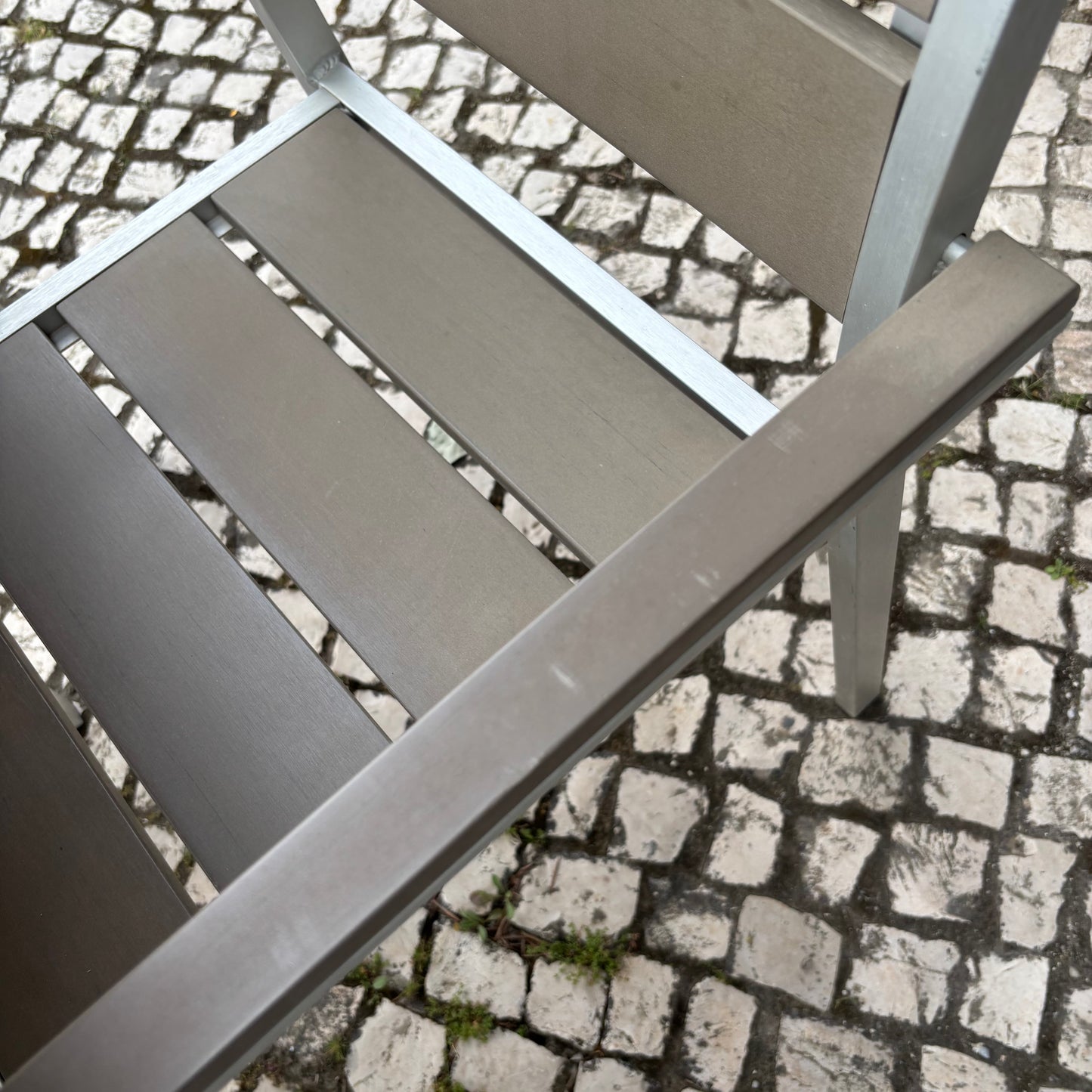 Table & Chairs