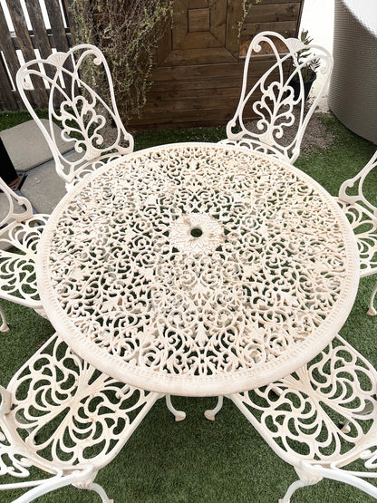 Mesa e cadeiras