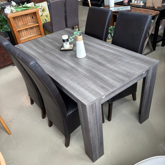 Table & Chairs
